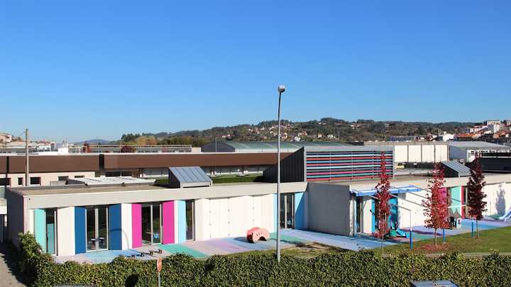 Fotografia tomada fuera de Galiña Azul - Guardería en Betanzos A Coruña