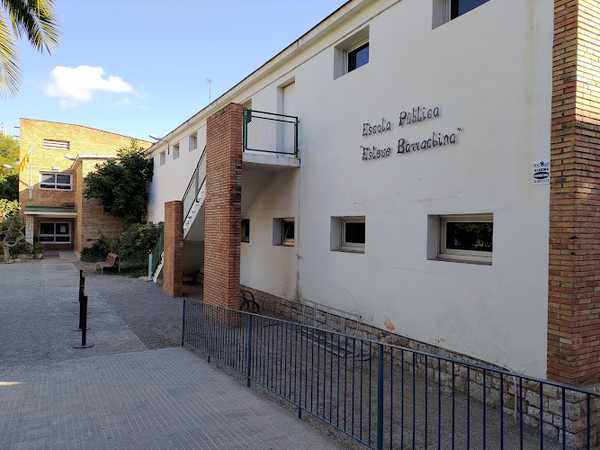 Fotografia tomada fuera de Escola Esteve Barrachina - Escuela en Sitges Barcelona