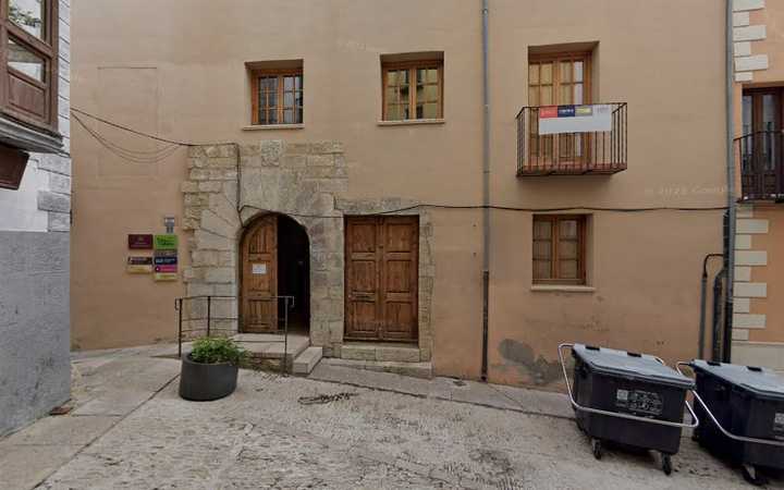 Fotografia tomada fuera de Centro Público de Formación de Personas Adultas e.C. Els Ports - Colegio público en Morella Castellón
