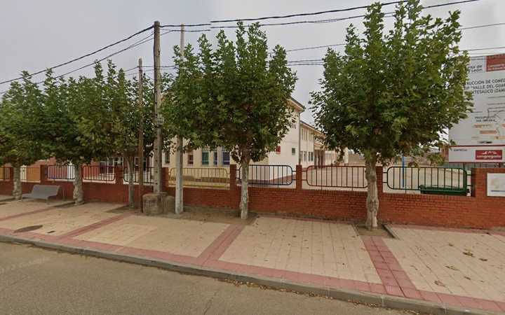 Fotografia tomada fuera de Colegio de Educación Infantil y Primaria Valle del Guareña - Colegio público en Fuentesaúco Zamora