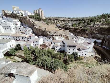 Fotografia tomada fuera de CEIP Virgen del Carmen (Setenil de las Bodegas) - Escuela en Setenil de las Bodegas Cádiz