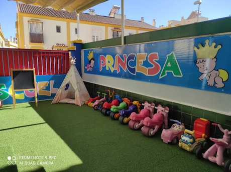 Fotografia tomada fuera de Escuela Infantil Princesa del Olimpo - Centro escolar en Sevilla Sevilla