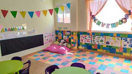 Fotografia tomada fuera de CEI BURBUJAS DOS HERMANAS- Bilingüe-Subvencionada-Montessori - Guardería en Dos Hermanas Sevilla